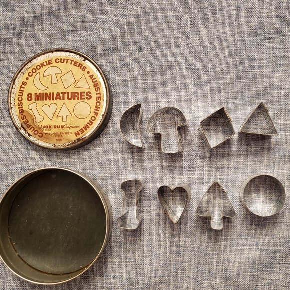 Mini Cookie Cutters in a Tin Set of 8 - Picture 3 of 3